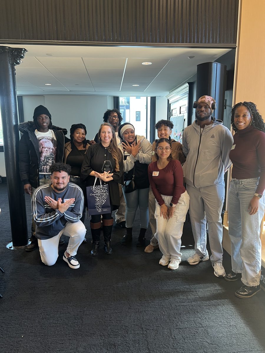 Lisa Maria Rhodes along with NYJN staff and staff and youth from ALAS